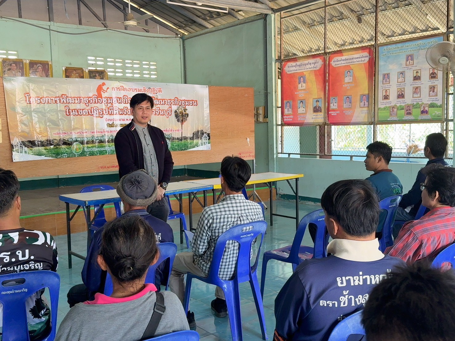 title - วันจันทร์ที่ 12 มกราคม พ.ศ.2569 นายวิทูล ประดิษฐบุญ ปฏิรูปที่ดินจังหวัดปราจีนบุรี  พร้อมด้วยเจ้าหน้าที่ ส.ป.ก. ปราจีนบุรี จัดการฝึกอบรมเชิงปฏิบัติ โครงการพัฒนาธุรกิจชุมชน กิจกรรมพัฒนาธุรกิจชุมชนในเขตปฏิรูปที่ดินจังหวัดปราจีนบุรี  งบประมาณ พ.ศ. 2569 หลักสูตรการพัฒนาความเข้มแข็ง และการแปรรูปสินค้า  เพื่อเพิ่มมูลค่าวัสดุเหลือใช้จากข้าว พร้อมทั้งมอบเครื่องอัดฟางข้าวให้แก่เกษตรกร